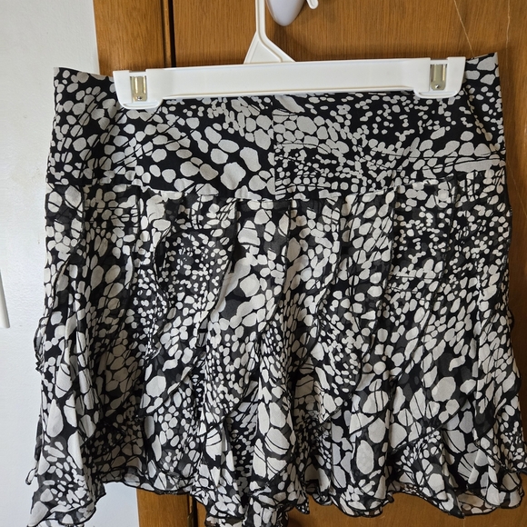 Black and White Patterned Women's Skirt - Picture 3 of 4